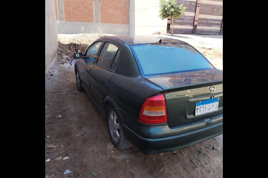 Astra Opel اخضر غامق