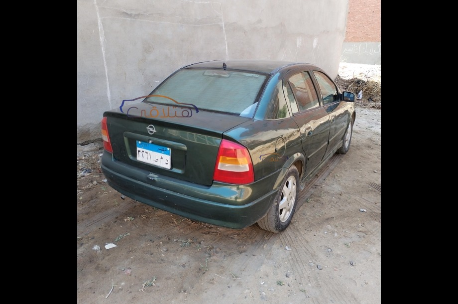 Astra Opel اخضر غامق