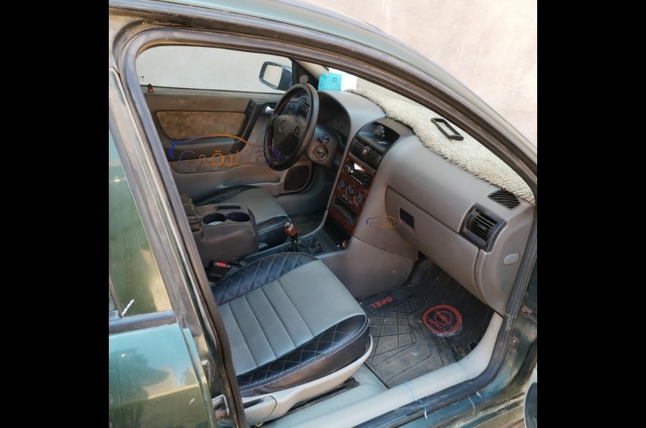 Astra Opel اخضر غامق