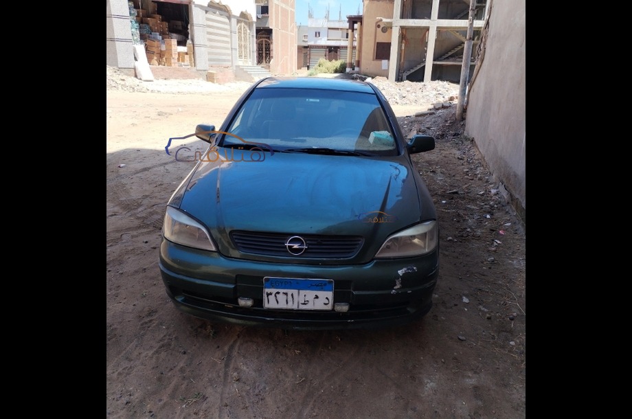 Astra Opel اخضر غامق