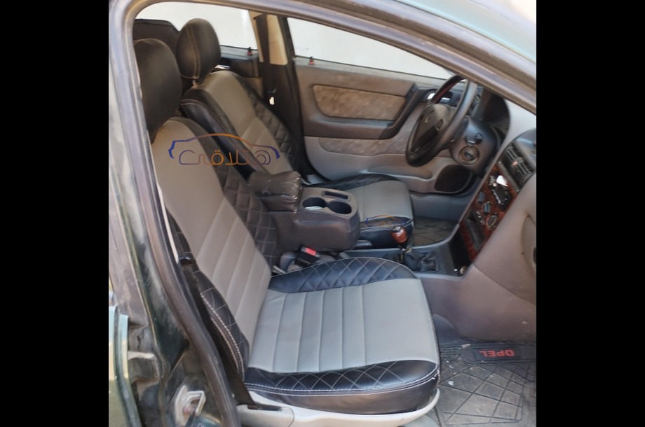 Astra Opel اخضر غامق