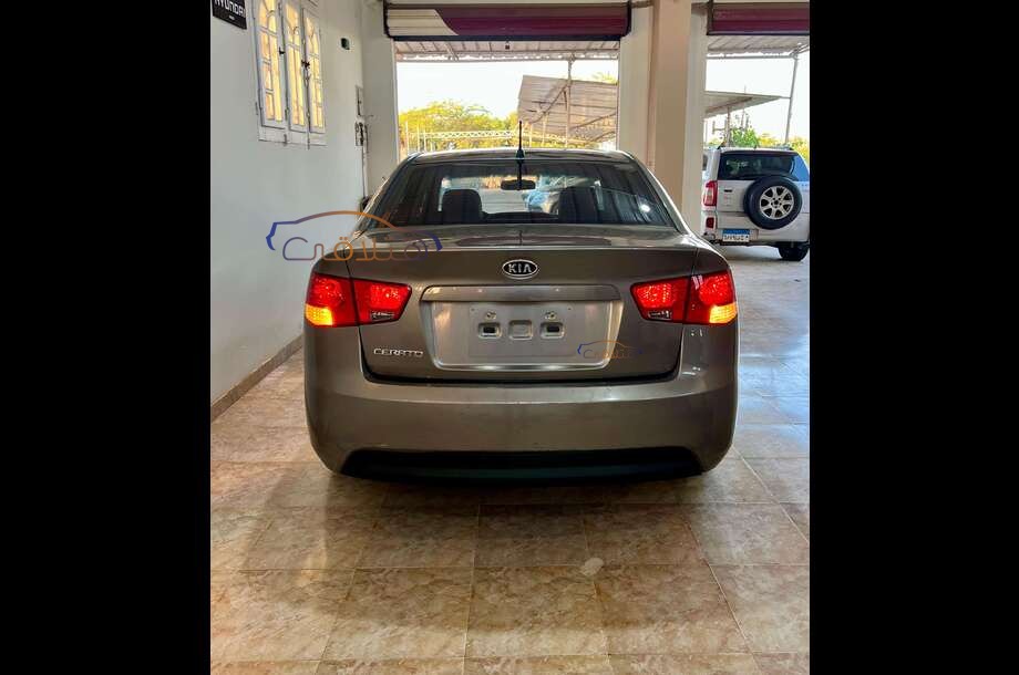 Cerato Kia فضي