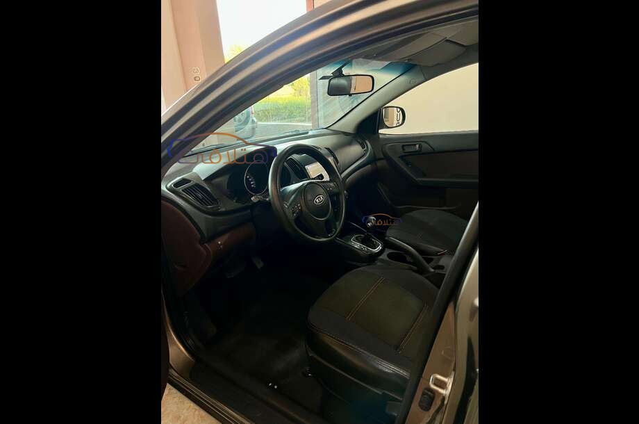 Cerato Kia فضي