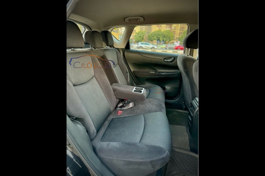 Tiida Nissan أسود