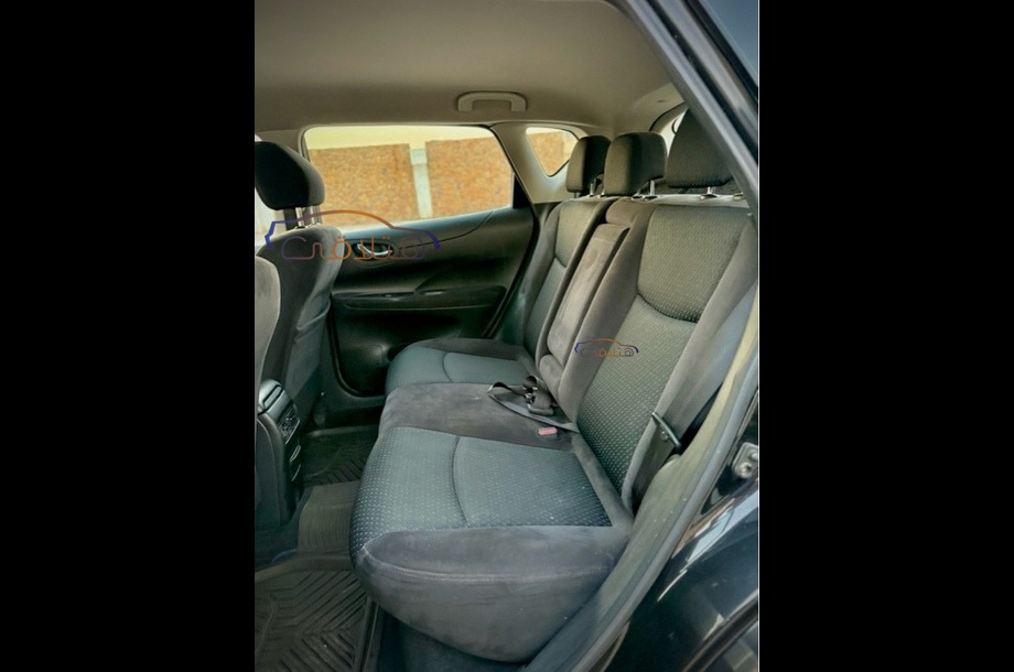 Tiida Nissan أسود