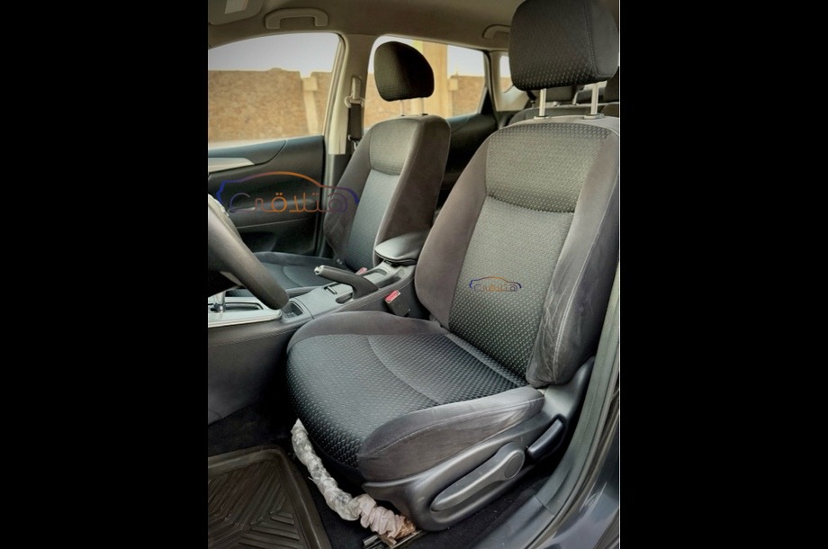 Tiida Nissan أسود