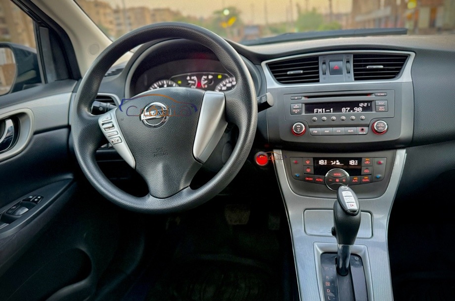 Tiida Nissan أسود