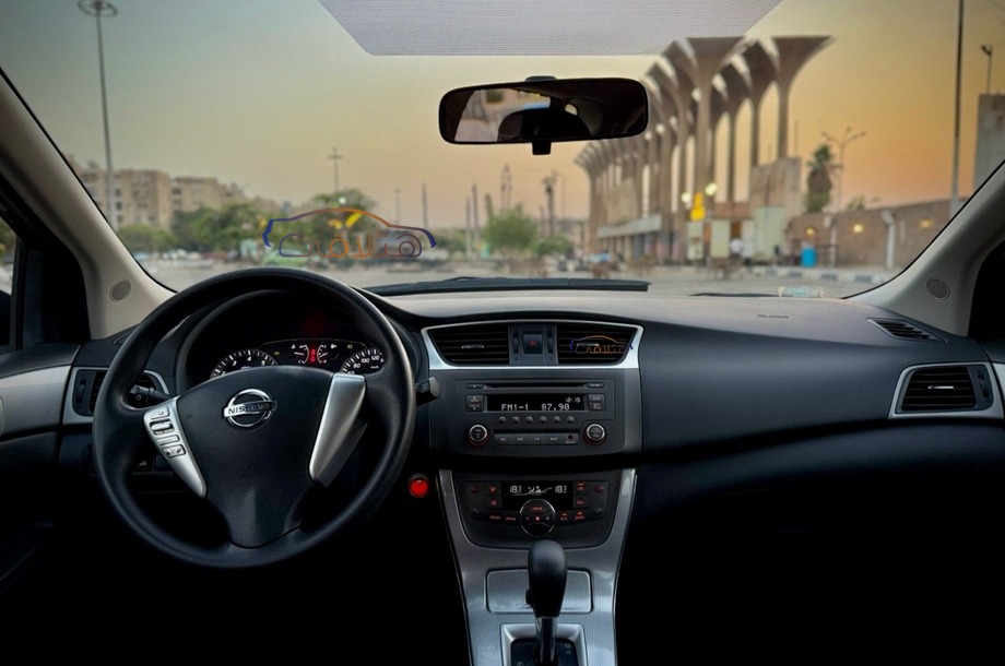 Tiida Nissan أسود