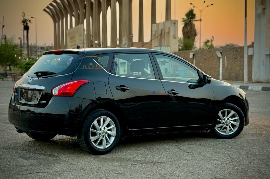 Tiida Nissan أسود