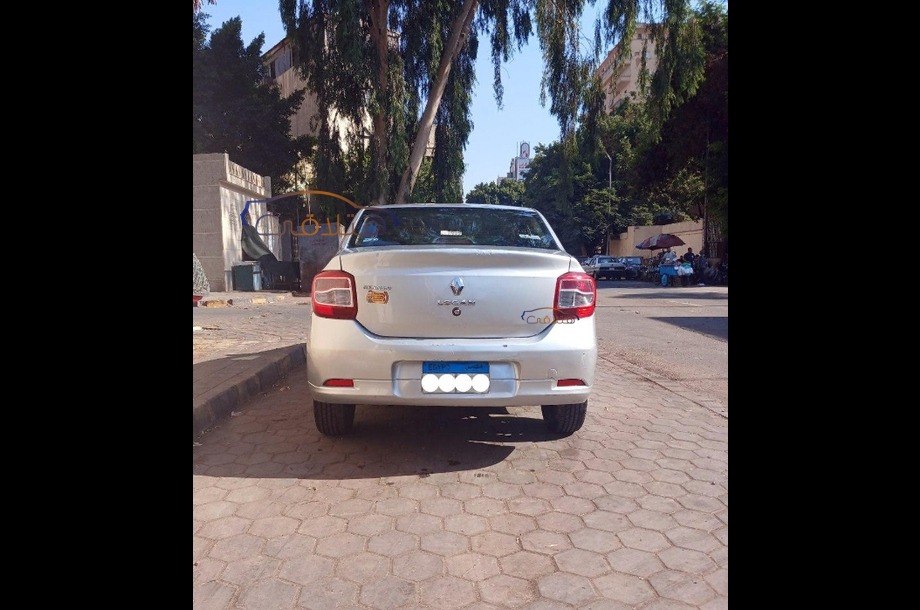 Logan Renault فضي