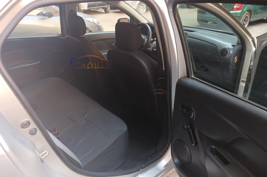 Logan Renault فضي