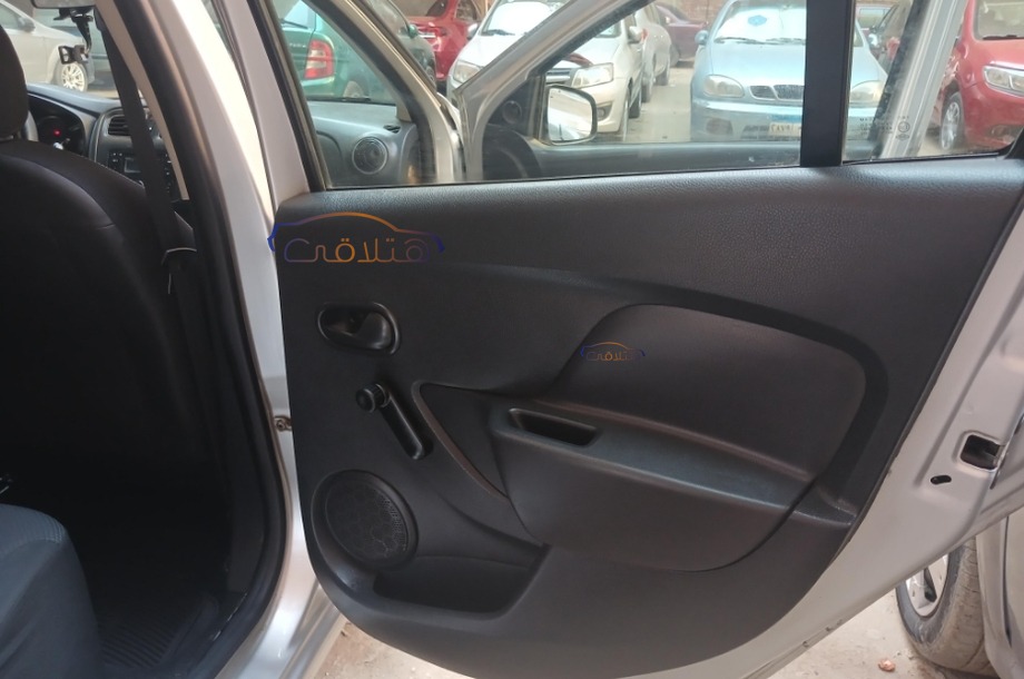 Logan Renault فضي