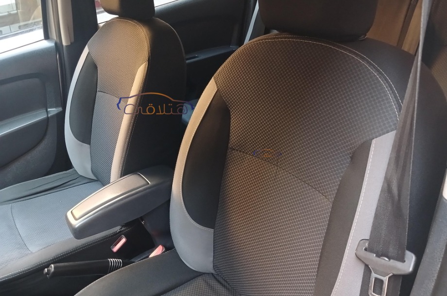 Logan Renault فضي