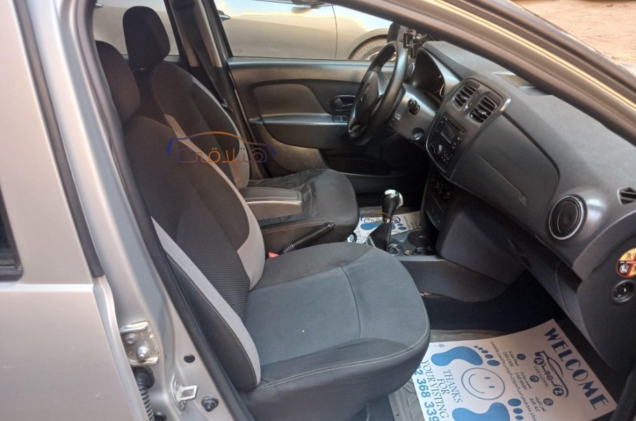 Logan Renault فضي