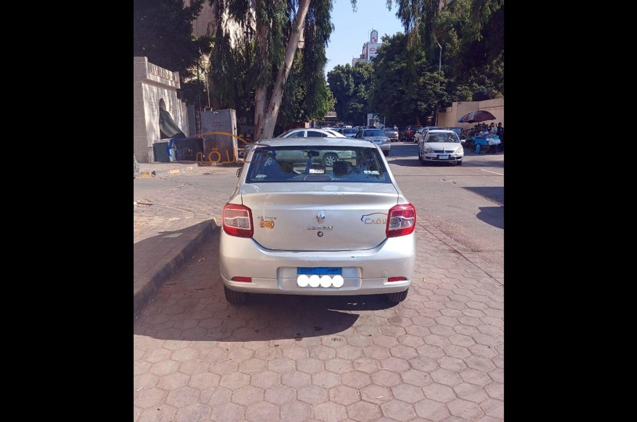 Logan Renault فضي