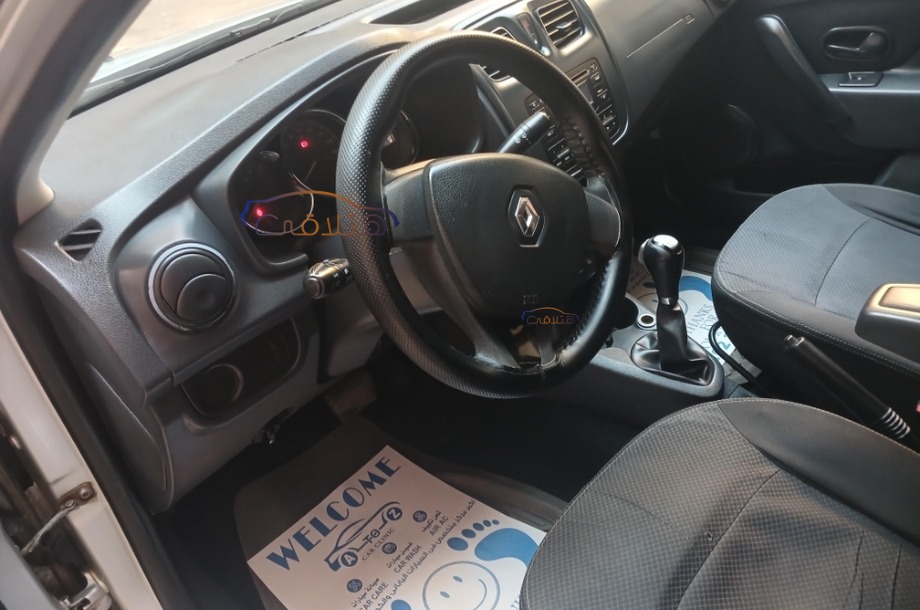 Logan Renault فضي