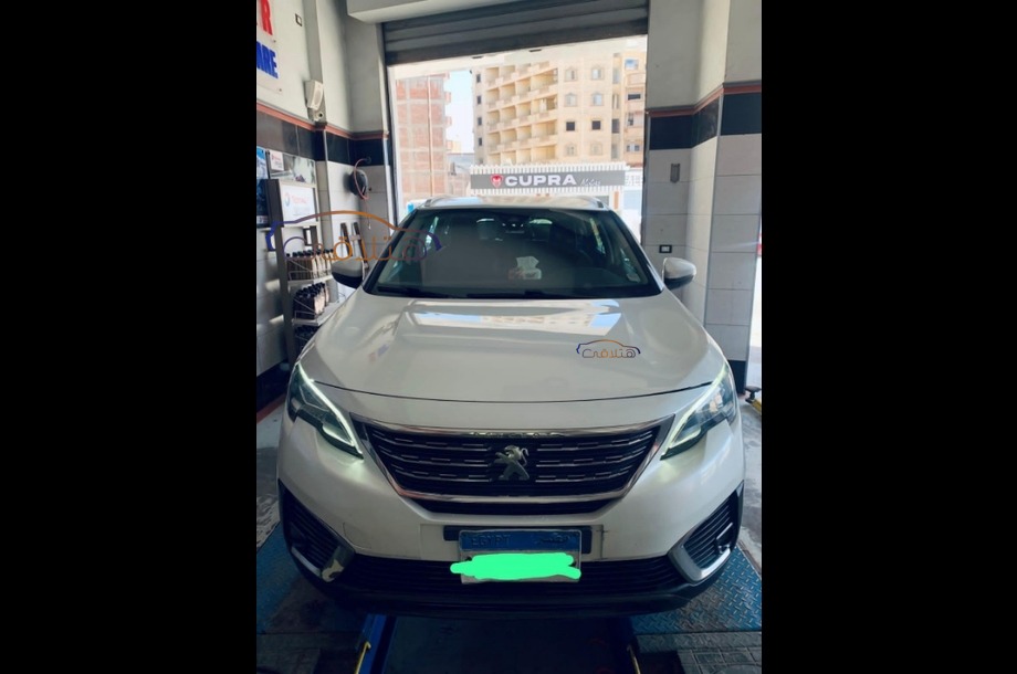 5008 Peugeot أبيض