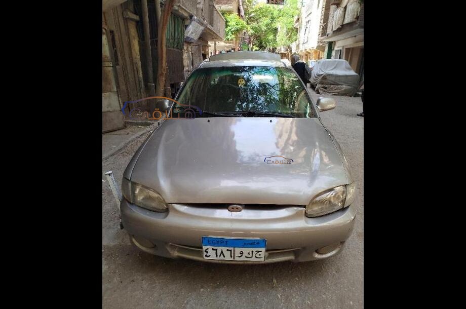 Accent Hyundai ذهبي