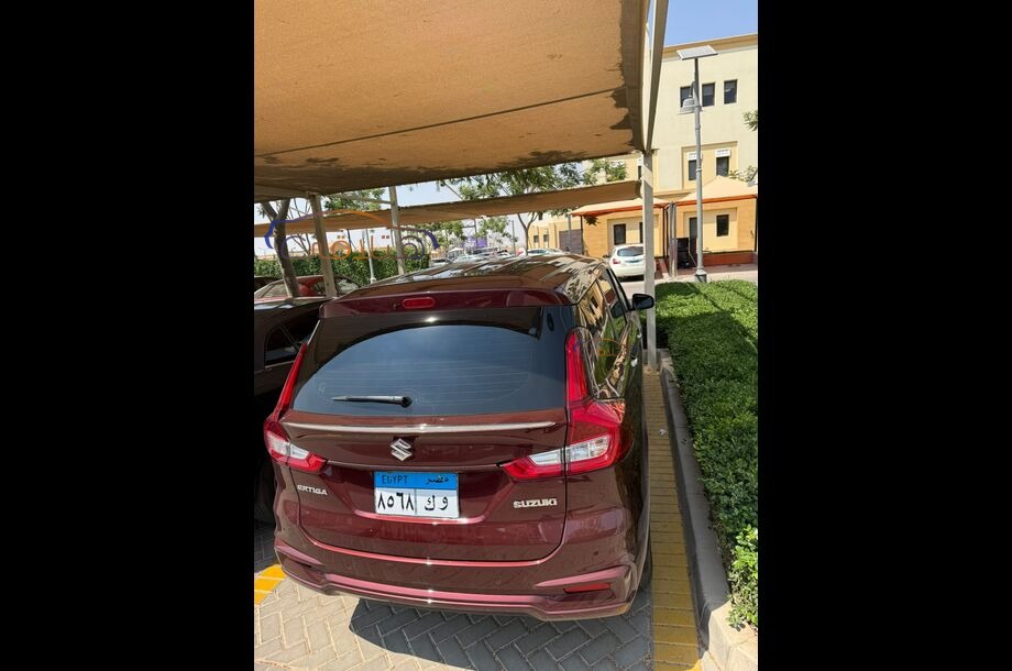 Ertiga Suzuki Dark red