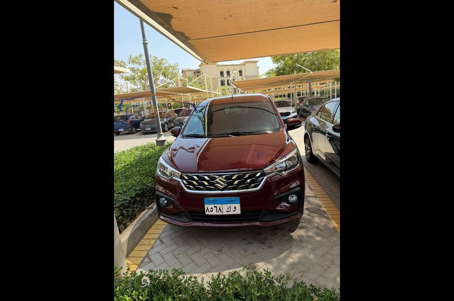 Ertiga Suzuki Dark red