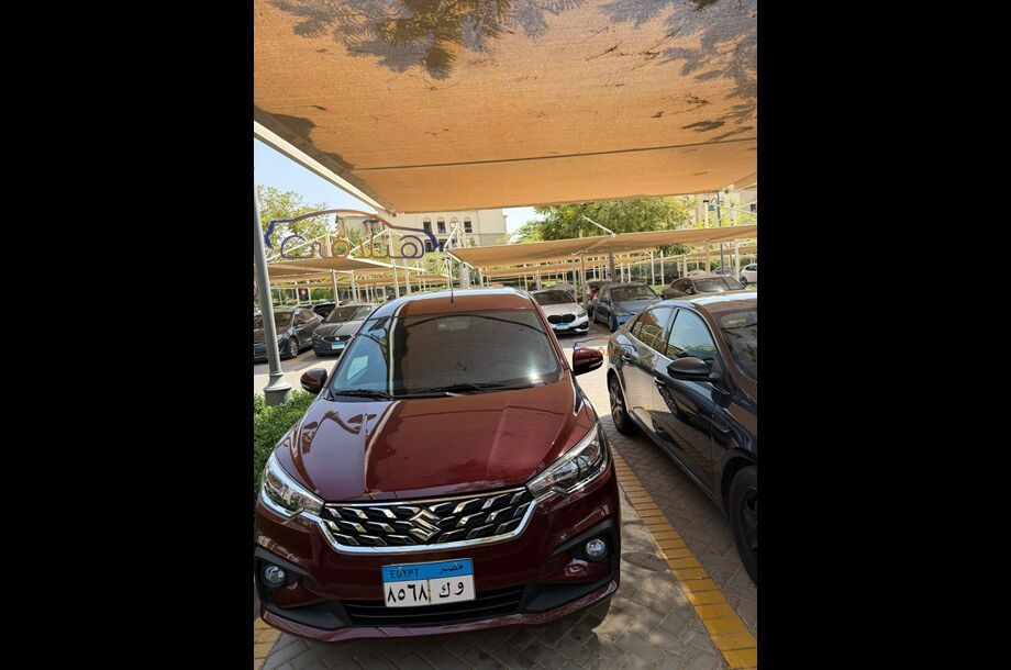 Ertiga Suzuki Dark red