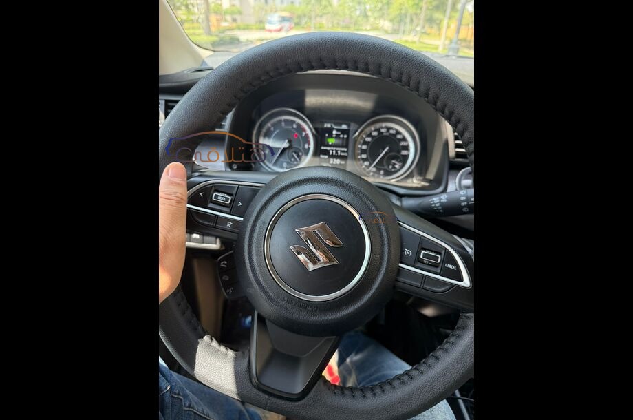 Ertiga Suzuki Dark red