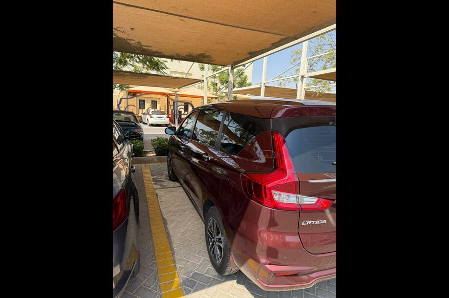 Ertiga Suzuki Dark red
