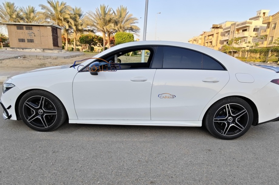 CLA 200 Mercedes أبيض