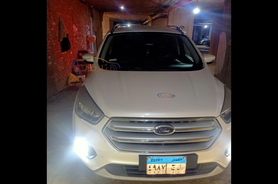 Kuga Ford أبيض