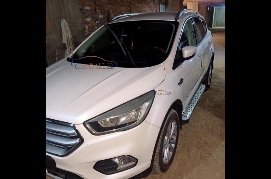 Kuga Ford أبيض