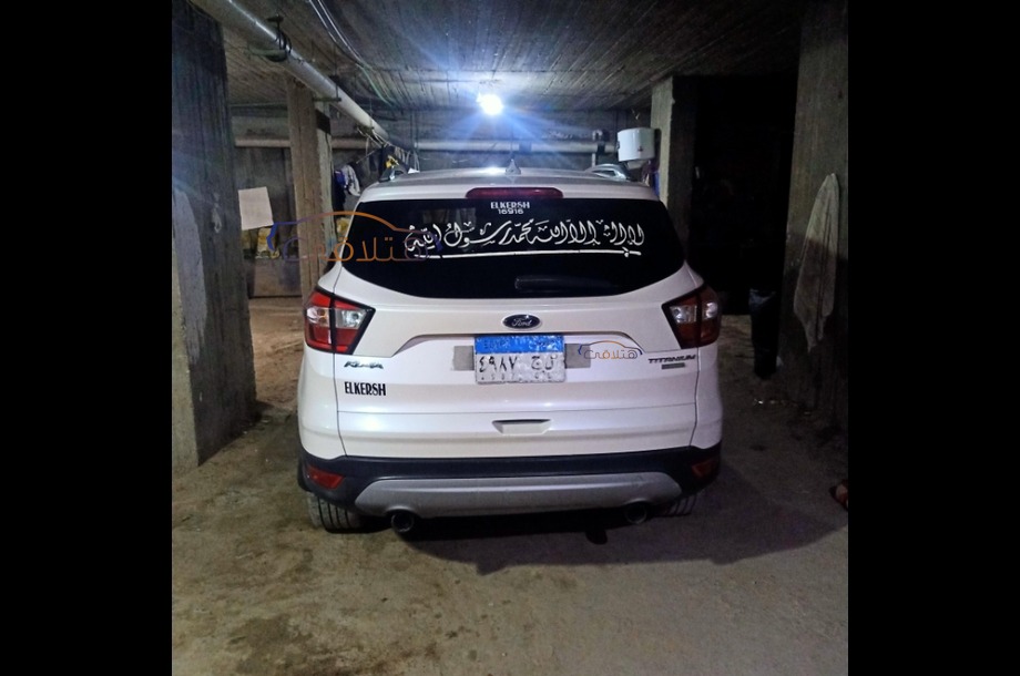 Kuga Ford أبيض