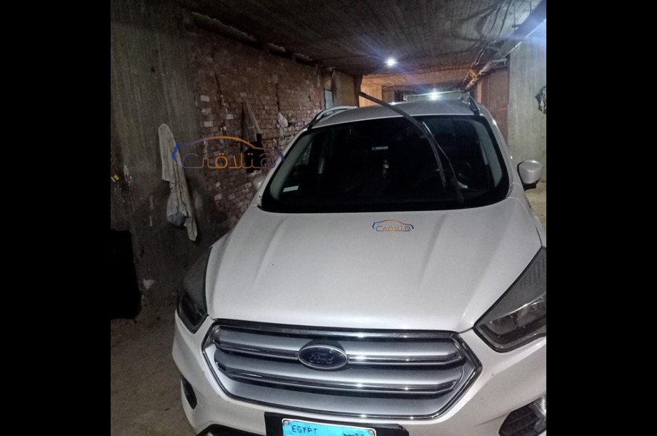 Kuga Ford أبيض