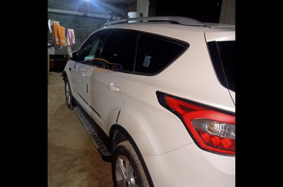 Kuga Ford أبيض
