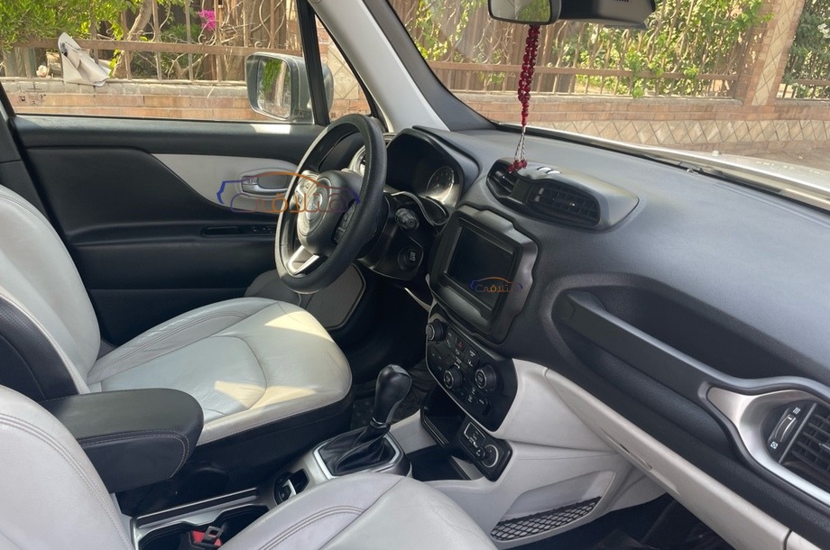 Renegade Jeep فضي