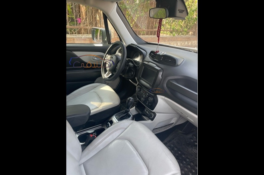 Renegade Jeep فضي