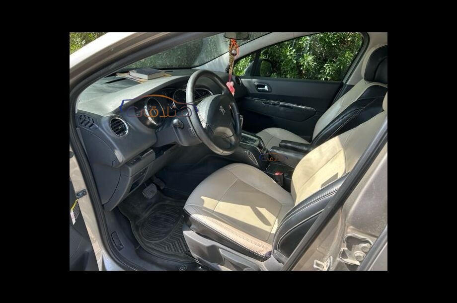 5008 Peugeot موكا