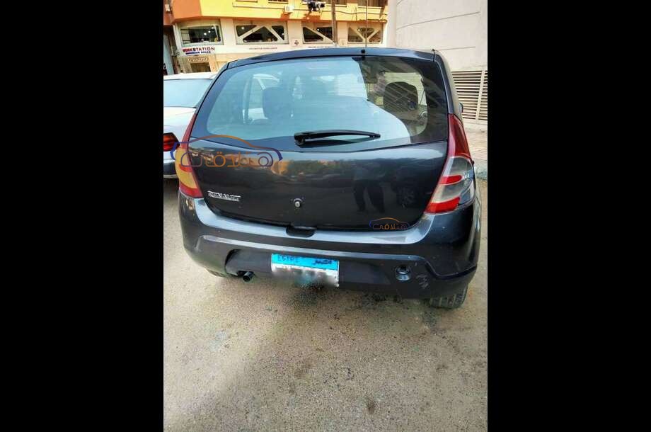 Sandero Renault رمادي