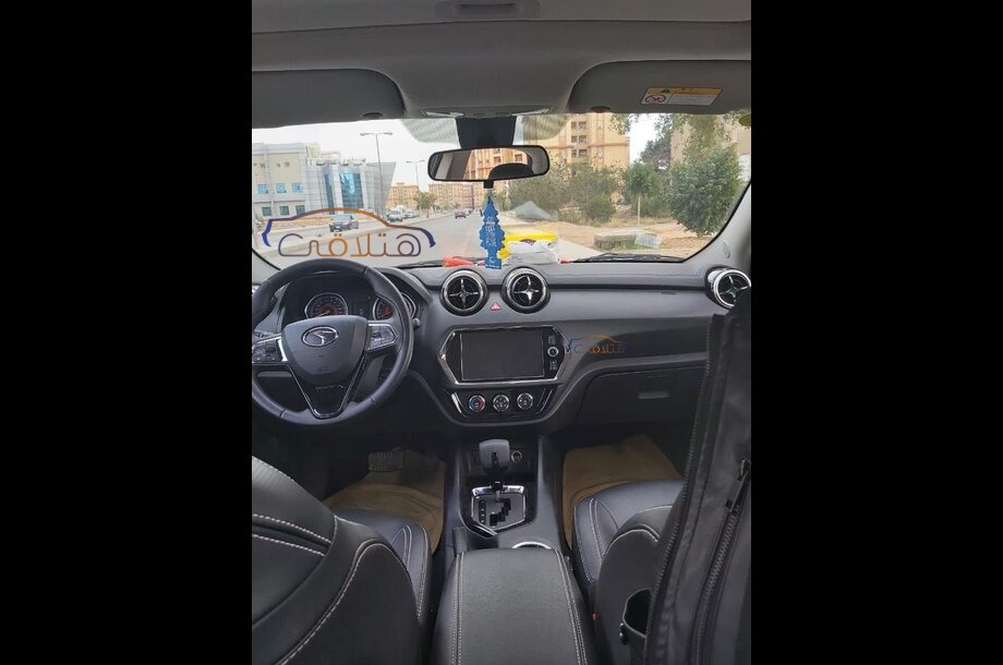 DX3 Soueast ذهبي