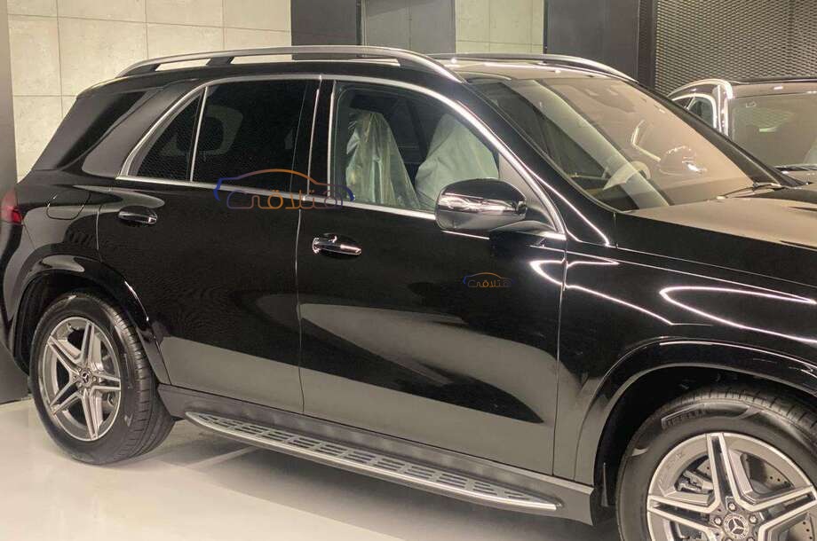 450 Mercedes Dark red