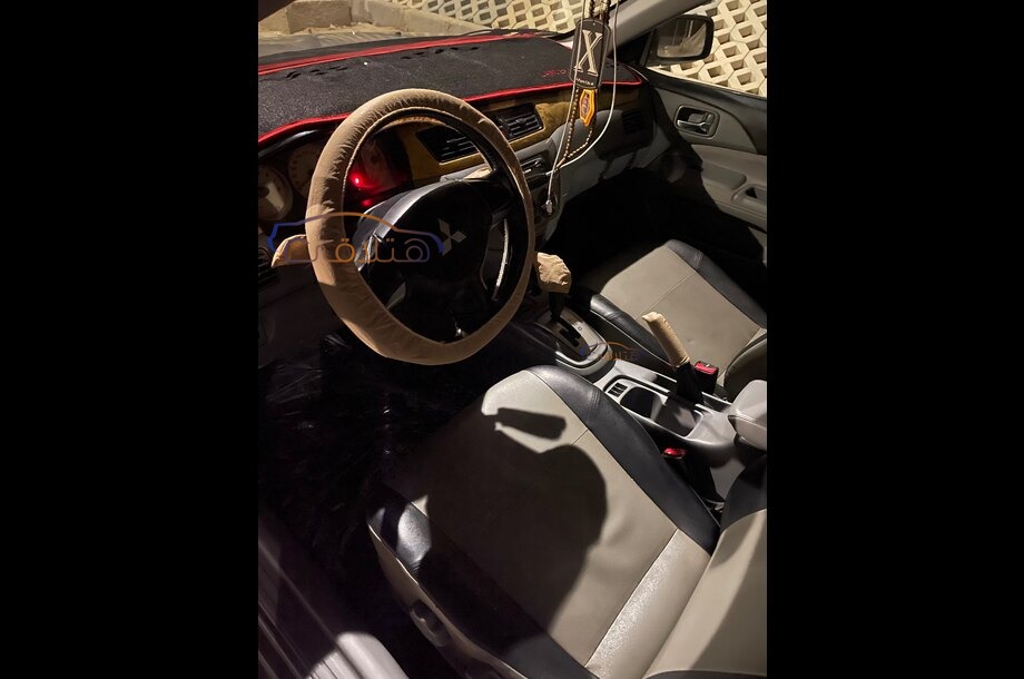 Lancer Puma Mitsubishi رمادي