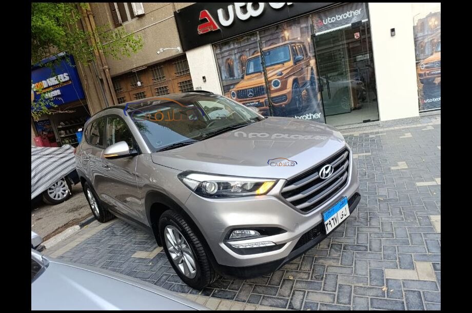 Tucson Hyundai ذهبي