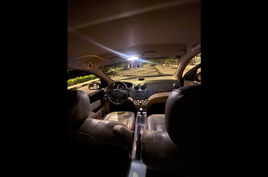 Aveo Chevrolet فضي