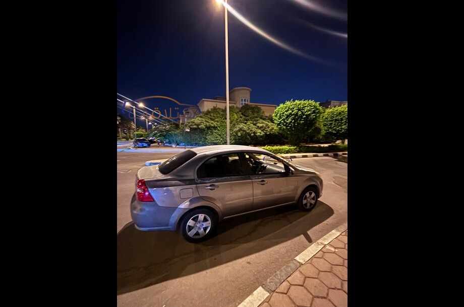 Aveo Chevrolet فضي