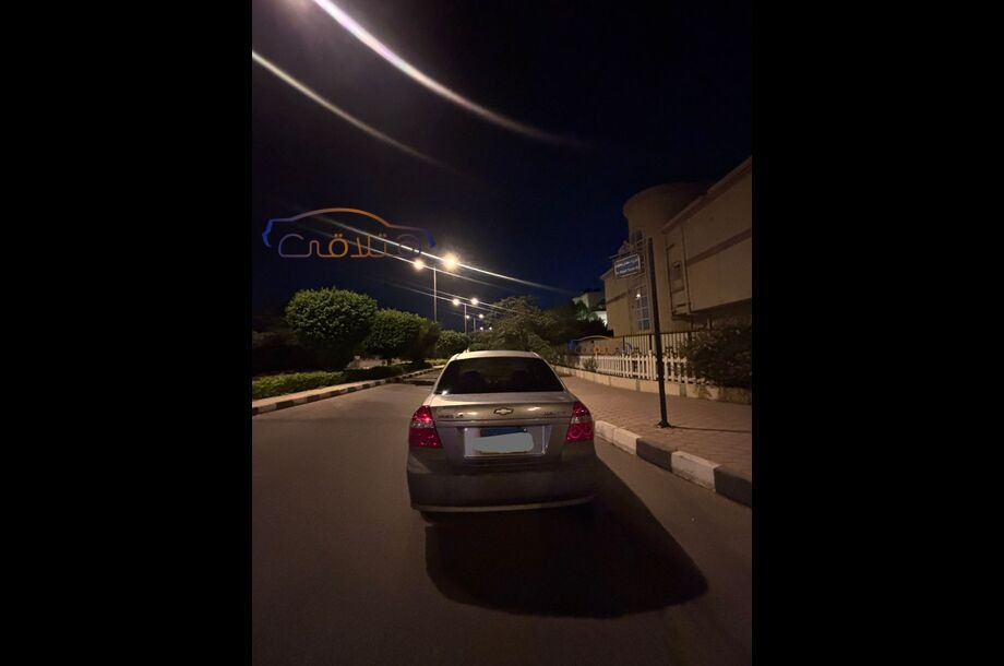 Aveo Chevrolet فضي