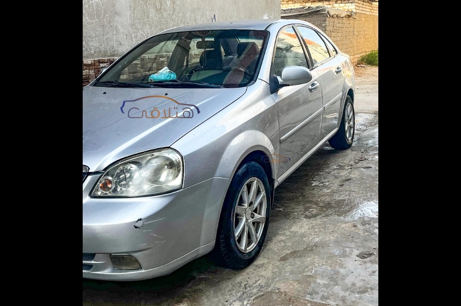 Optra Chevrolet فضي