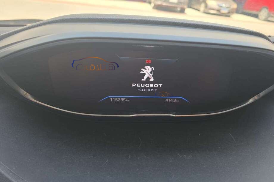 5008 Peugeot Dark grey