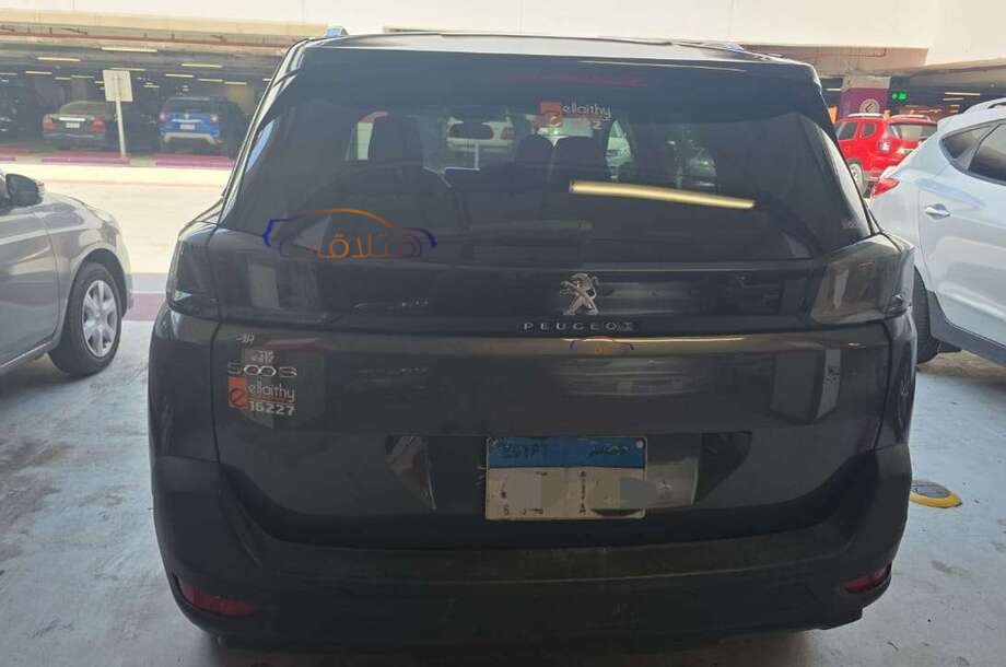 5008 Peugeot Dark grey