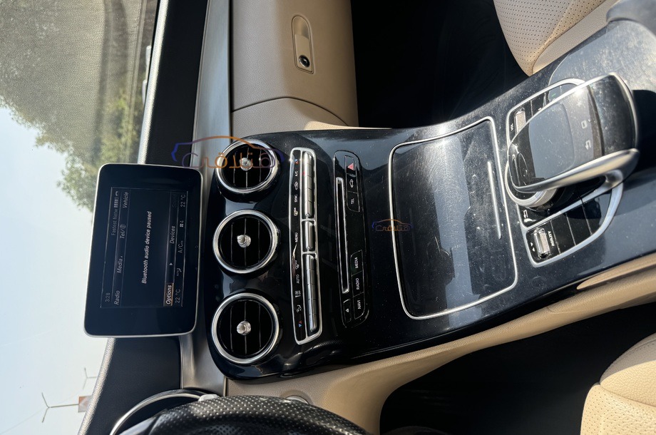 C 180 Mercedes أسود