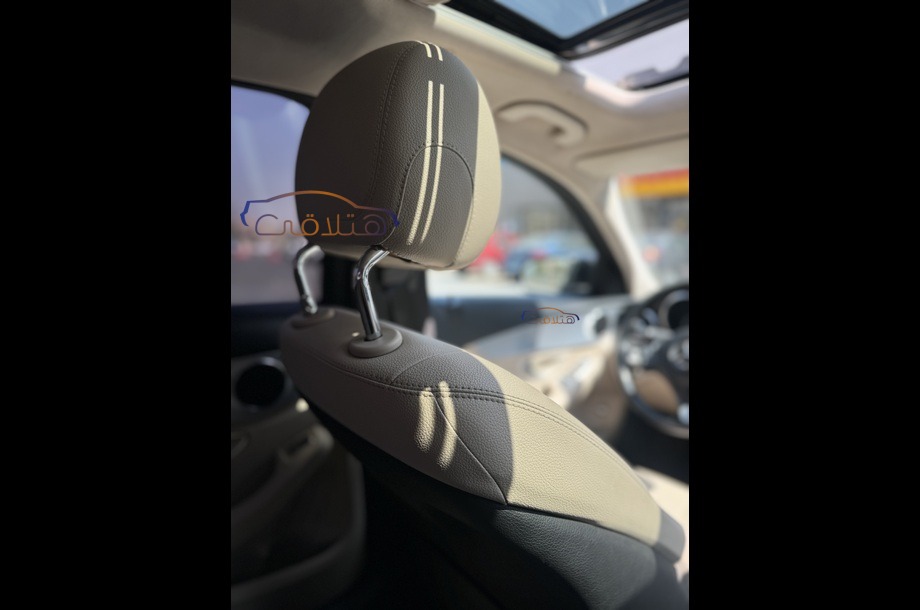 C 180 Mercedes أسود