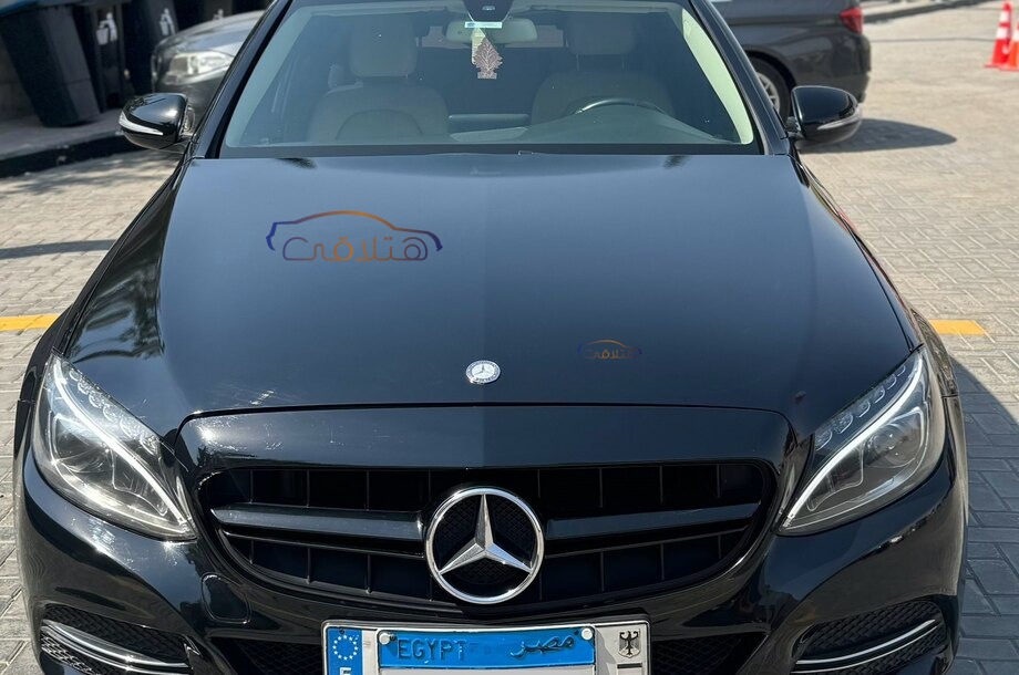 C 180 Mercedes أسود